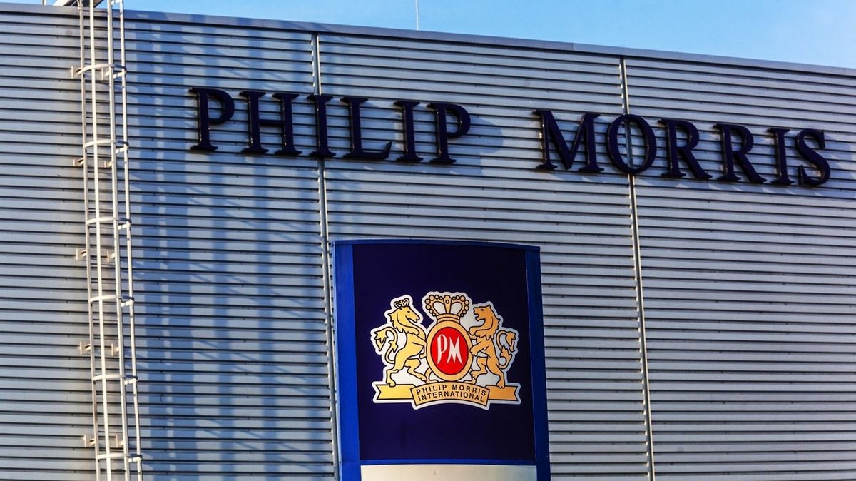 Kutnohorskému Philipu Morrisovi loni klesl zisk na 3,5 miliardy